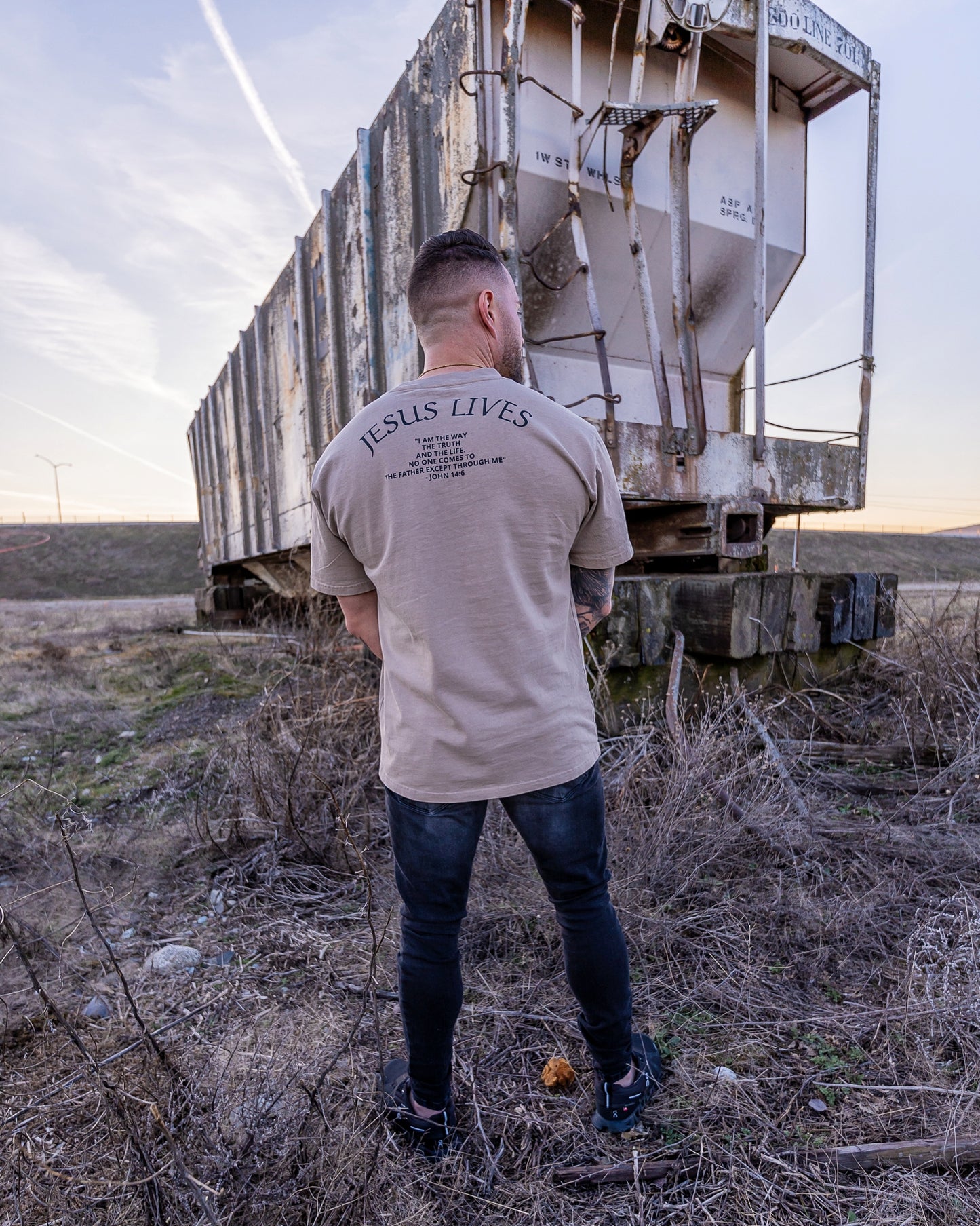 Oversized tee ‘JESUS LIVES’
