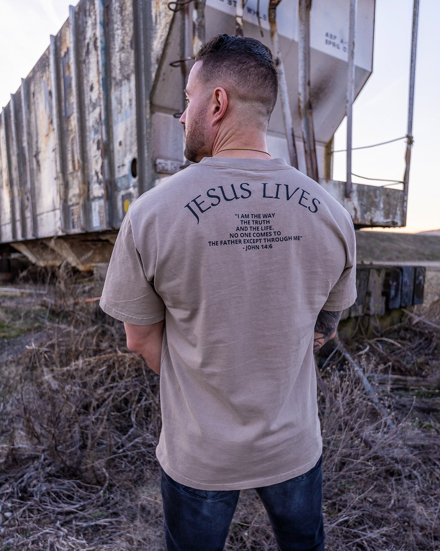 Oversized tee ‘JESUS LIVES’